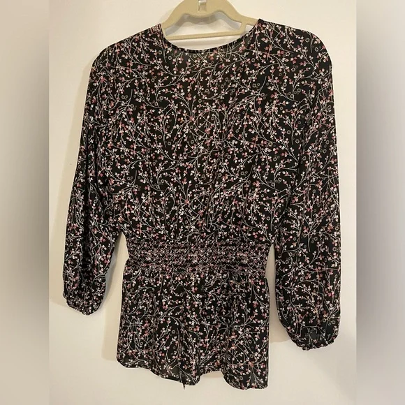 NWT Max Studio Floral Wrap front Top Blouse.  Size Large - Picture 4 of 5